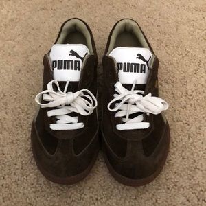 Brand new brown liga suede Pumas